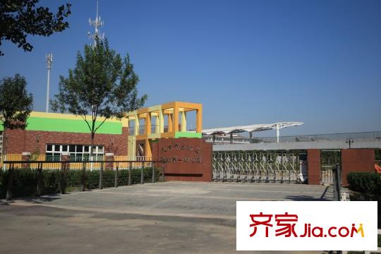 華潤橡樹灣西行300米幼兒園