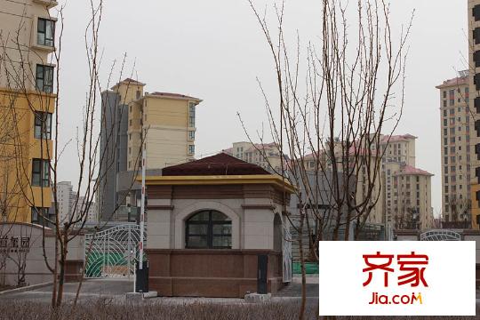 首璽小區(qū)入口實景（2015-3）