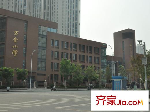 新匯華庭周邊榮業(yè)大街76號萬全小學(xué)