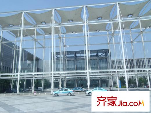 復(fù)地溫莎堡周邊臨近的商業(yè)