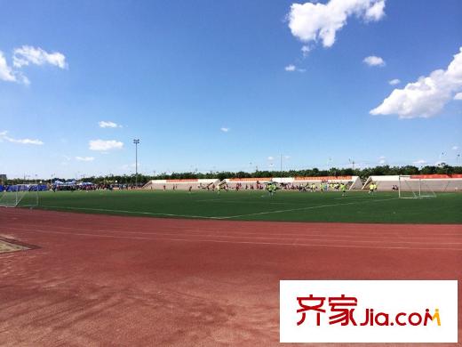 復地湖濱廣場周邊臨近的足球場