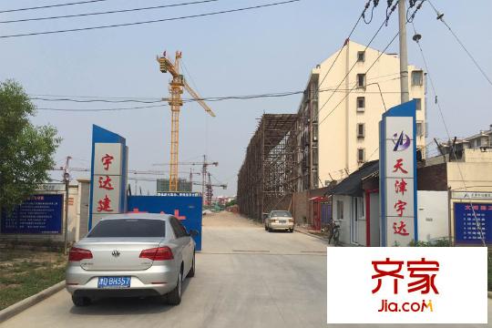 陽光美域施工現(xiàn)場門口（2015-06）