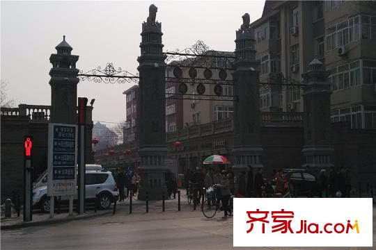 富海公寓西行100米中山美食街