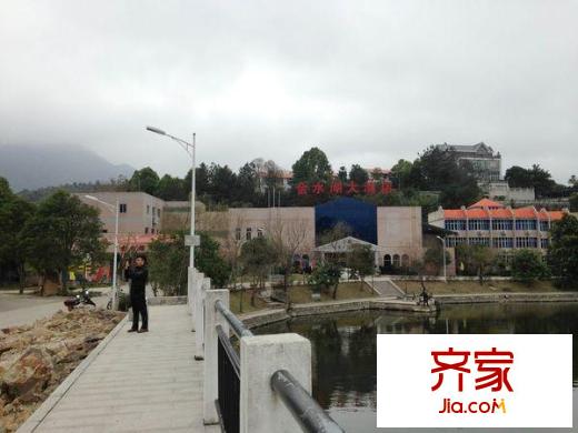 金水湖山城外景圖 