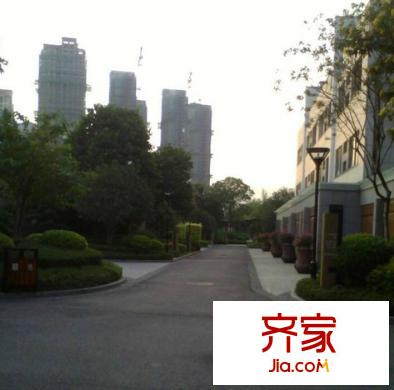 融僑觀山府外景圖 