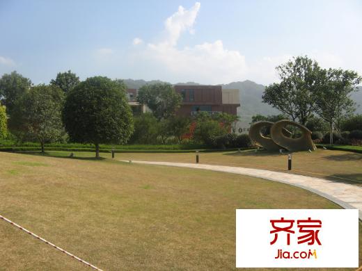 宏匯蝶泉灣社區(qū)草坪20130710