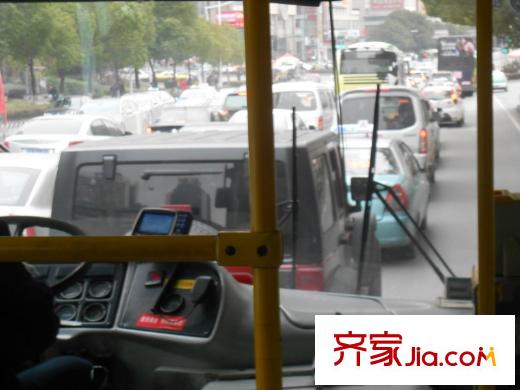 金地華公館周邊739路公交車上