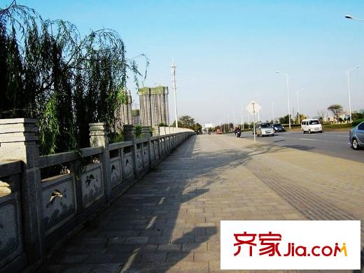 國(guó)博天墅周邊橫跨四新南路的橋