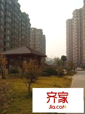 南湖天久云門外景圖 