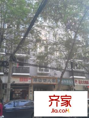 湖邊坊人家外景圖