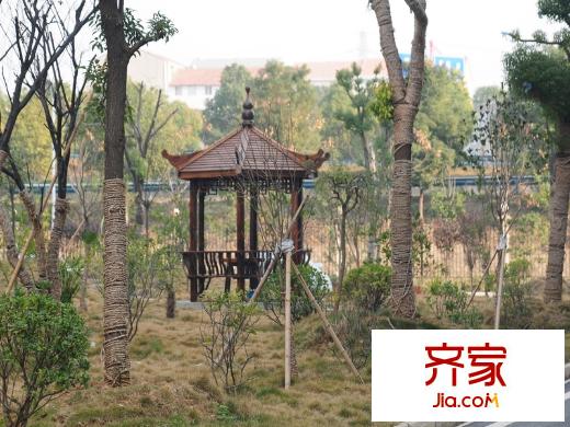 東方新天地園林中的休憩亭（20140427）