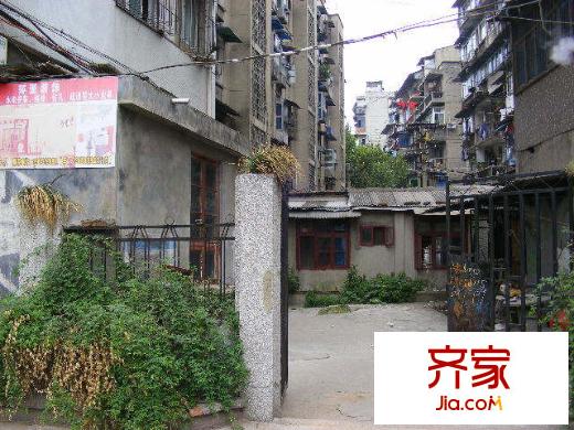 營(yíng)房北村外景圖 