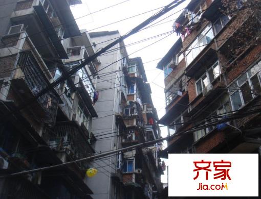 東民里外景圖