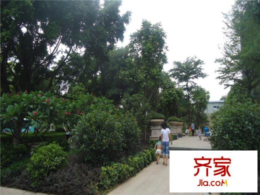 恒宇國(guó)際公園外景圖綠蔭小道邊（20130717）