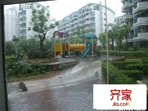 大利嘉城外景圖 