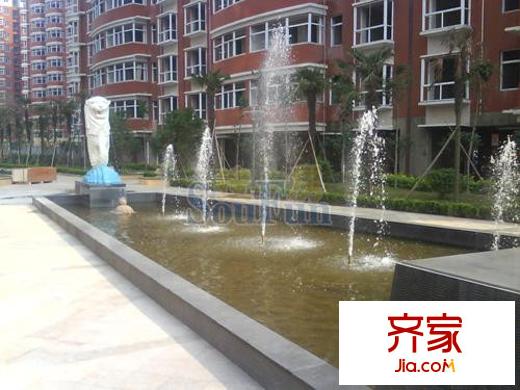 東港國(guó)際廣場(chǎng)中心水池(20090608)