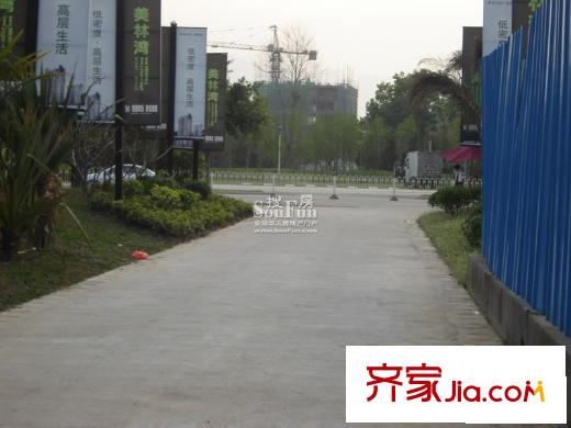 美林灣配套圖進營銷中心的路