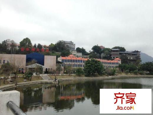 金水湖山城外景圖 