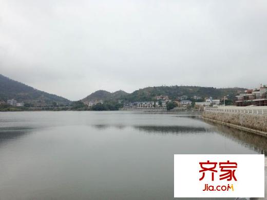 金水湖山城外景圖 