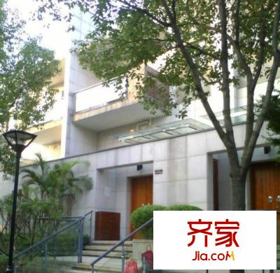 融僑觀山府外景圖 