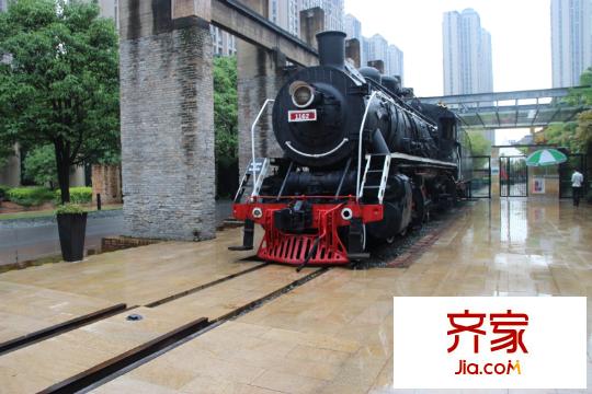 萬(wàn)科金域榕郡?世璽小區(qū)內(nèi)部的觀賞用火車(20130513)