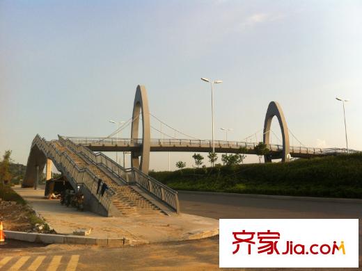 保利?西江林語外面的人行天橋（20130723）