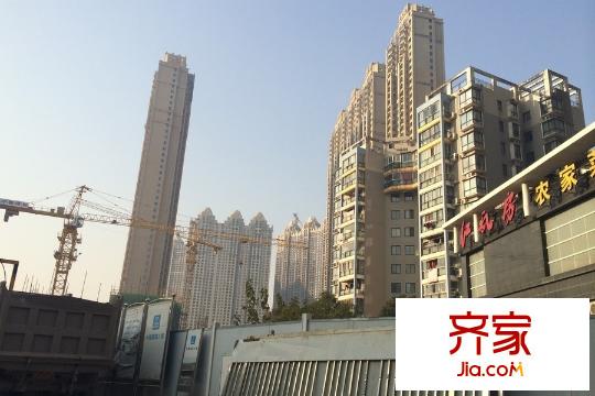 萬達(dá)御湖世家工地入口實(shí)景（20150323）