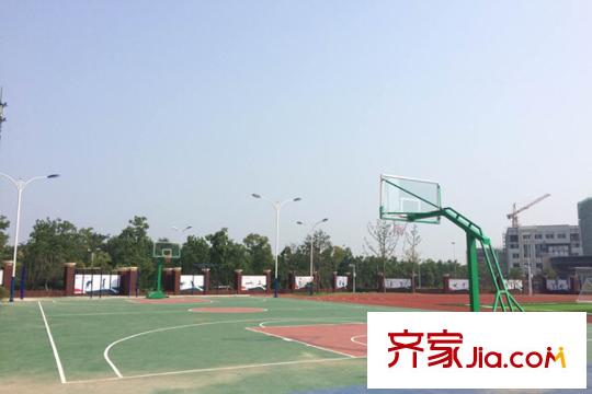 萬科花山紫悅灣周邊華師附小籃球場(chǎng)