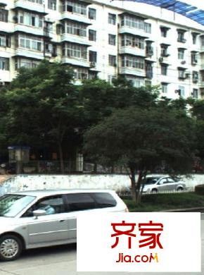 東湖中學(xué)小區(qū)外景圖東湖中學(xué)教師宿舍 
