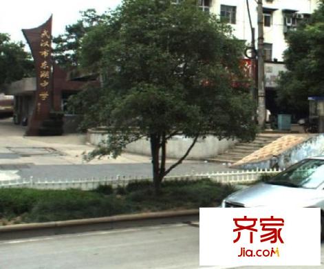 東湖中學(xué)小區(qū)外景圖東湖中學(xué)教師宿舍 