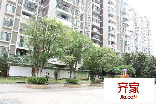 融僑錦城外景圖