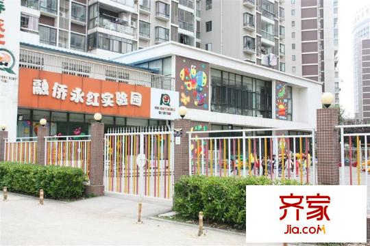 融僑錦城外景圖