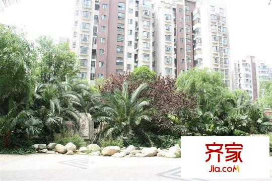 融僑錦城外景圖
