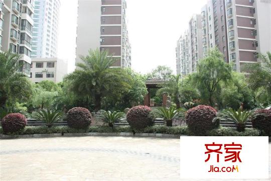 融僑錦城外景圖