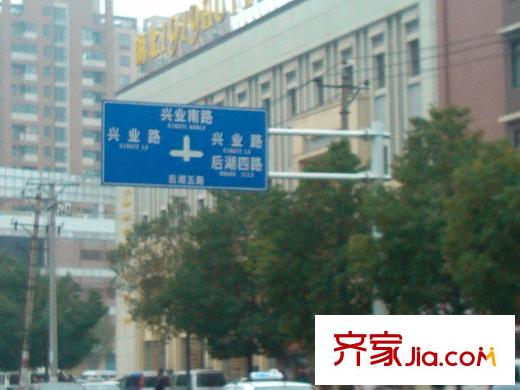 鼎盛華城周邊道路指示牌