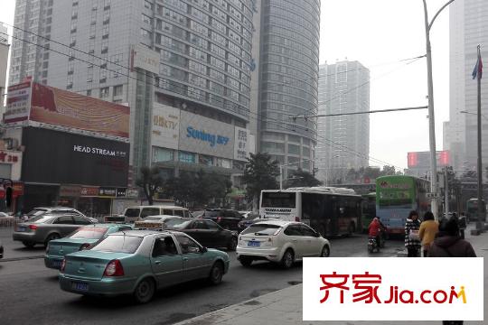 當(dāng)代東湖壹號周邊馬路