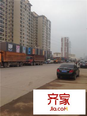 現(xiàn)代城平方米庭項(xiàng)目周邊的大道（20140324）