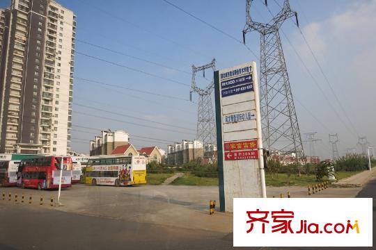 陽光100大湖第別墅周邊公交車場