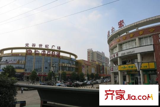 陽光100大湖第別墅周邊光谷世紀(jì)廣場
