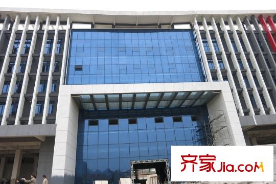 驛山高爾夫周邊高新管委會大樓