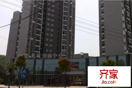 中建龍城售樓部外面（20150320）