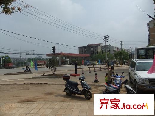中建龍城周邊加油站