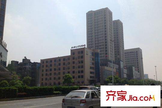 泓悅府洛倫佐公寓周邊大學(xué)生創(chuàng)業(yè)園