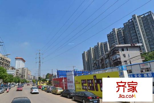 中南SOHO城工地外圍實(shí)景（20150603）