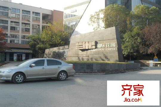 當(dāng)代國(guó)際花園鉑公館小區(qū)進(jìn)口（20150304）