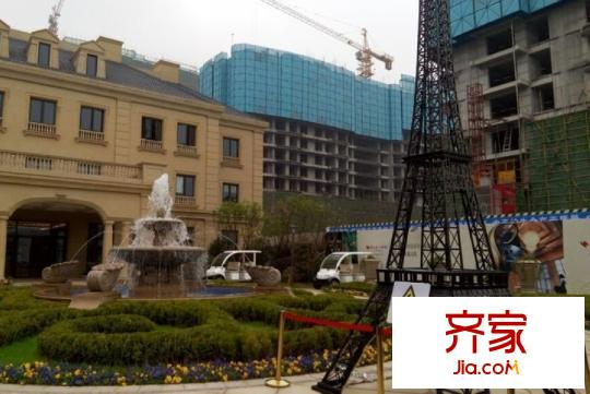 楚天都市雅園小區(qū)入口實(shí)景（20150323）