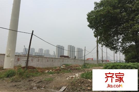 楊春湖畔項(xiàng)目工地外墻（20150528）
