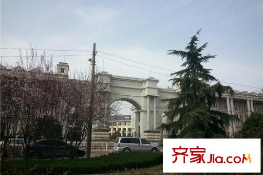 美聯(lián)聯(lián)邦生活區(qū)周邊中一花園小區(qū)