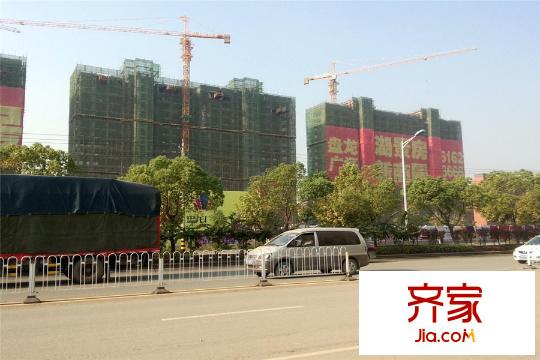 盤龍廣場(chǎng)樓棟施工進(jìn)度局部（20151019）