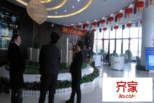 國創(chuàng)光谷上城沙盤側(cè)面（20150305）